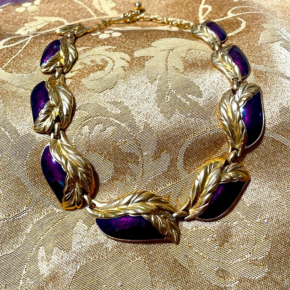 Trifari Vintage Chunky Gold with Purple Enamel Nwcklace